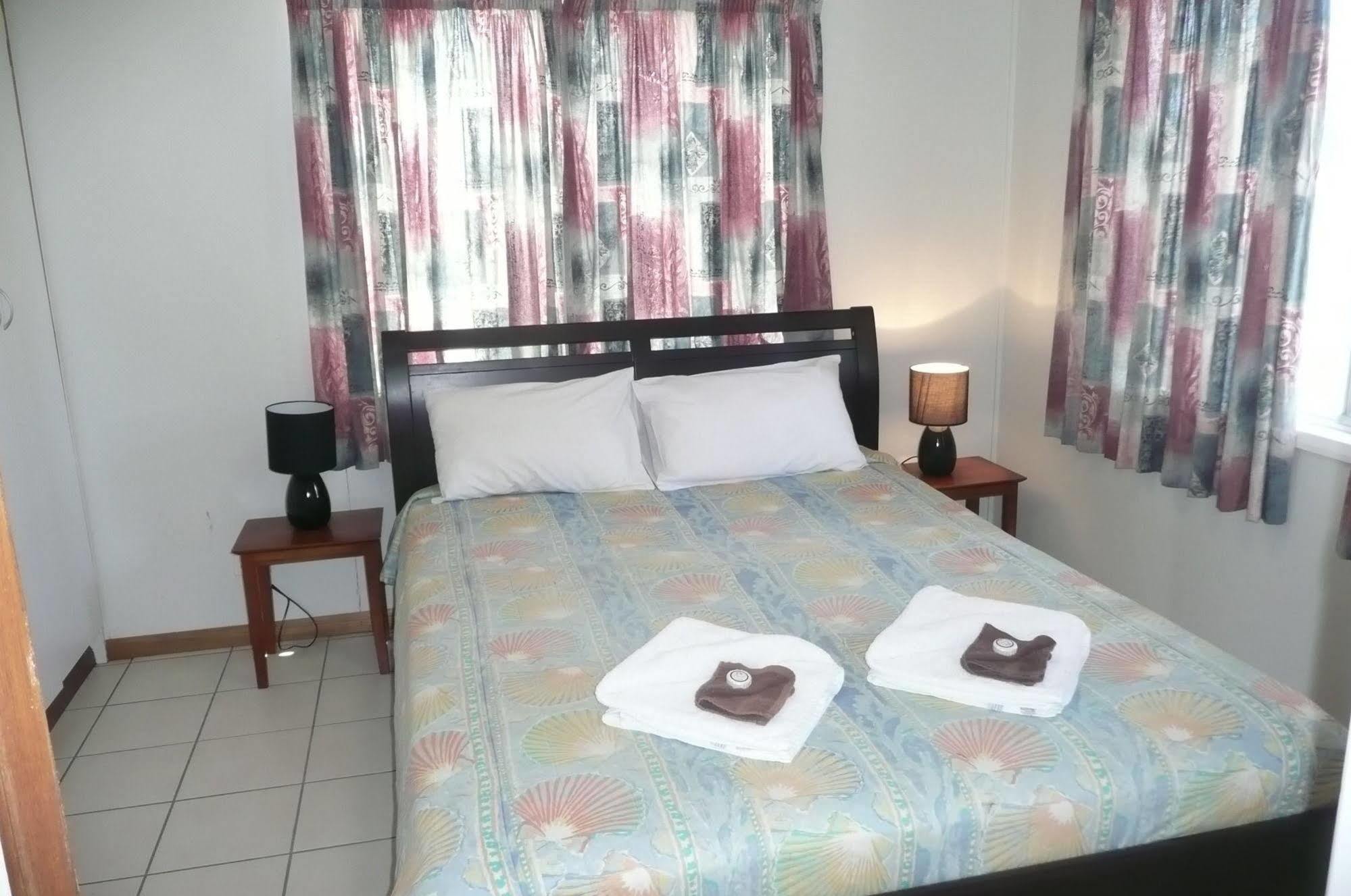 Ocean Breeze Apartments Bowen Extérieur photo
