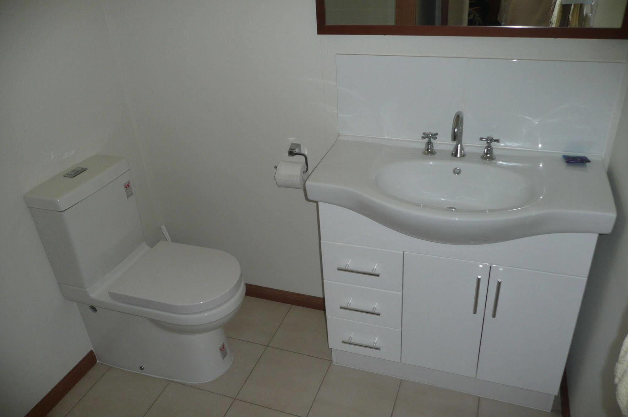 Ocean Breeze Apartments Bowen Extérieur photo