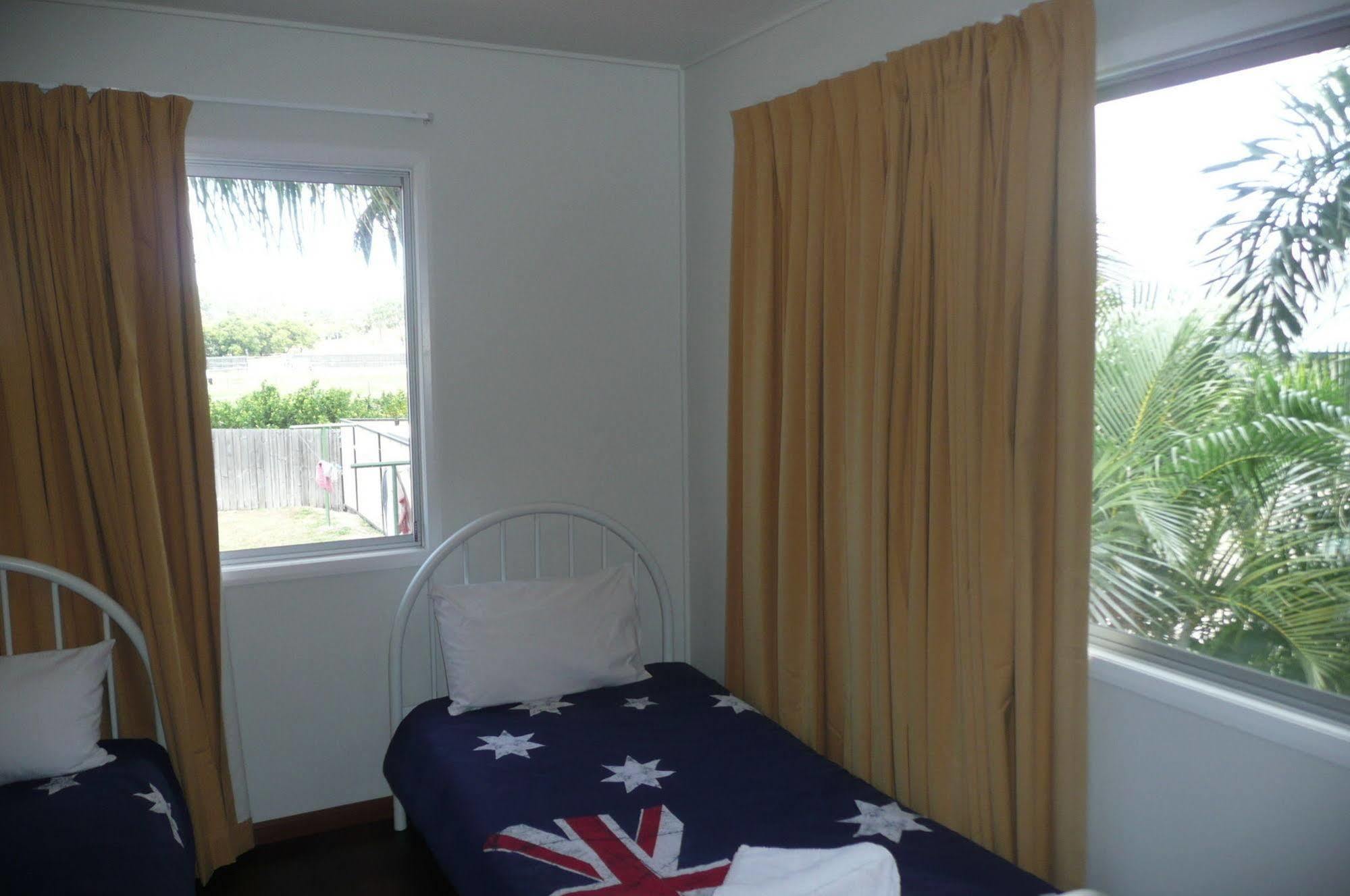 Ocean Breeze Apartments Bowen Extérieur photo