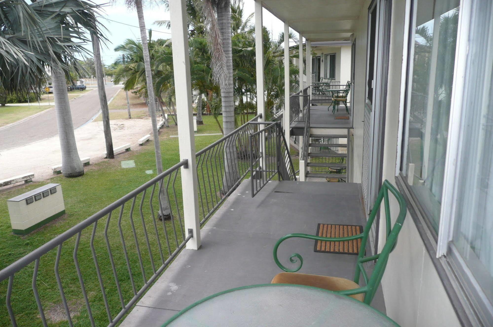 Ocean Breeze Apartments Bowen Extérieur photo